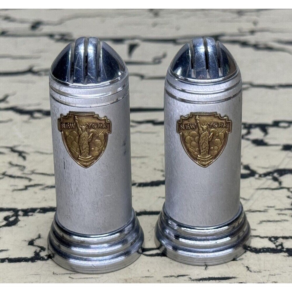 VTG New York Metal Salt & Pepper Shakers Set Statue of Liberty Emblem Souvenir
